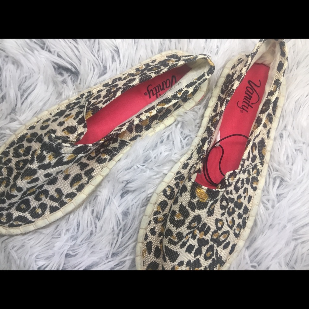 Vanity cheetah print flats
